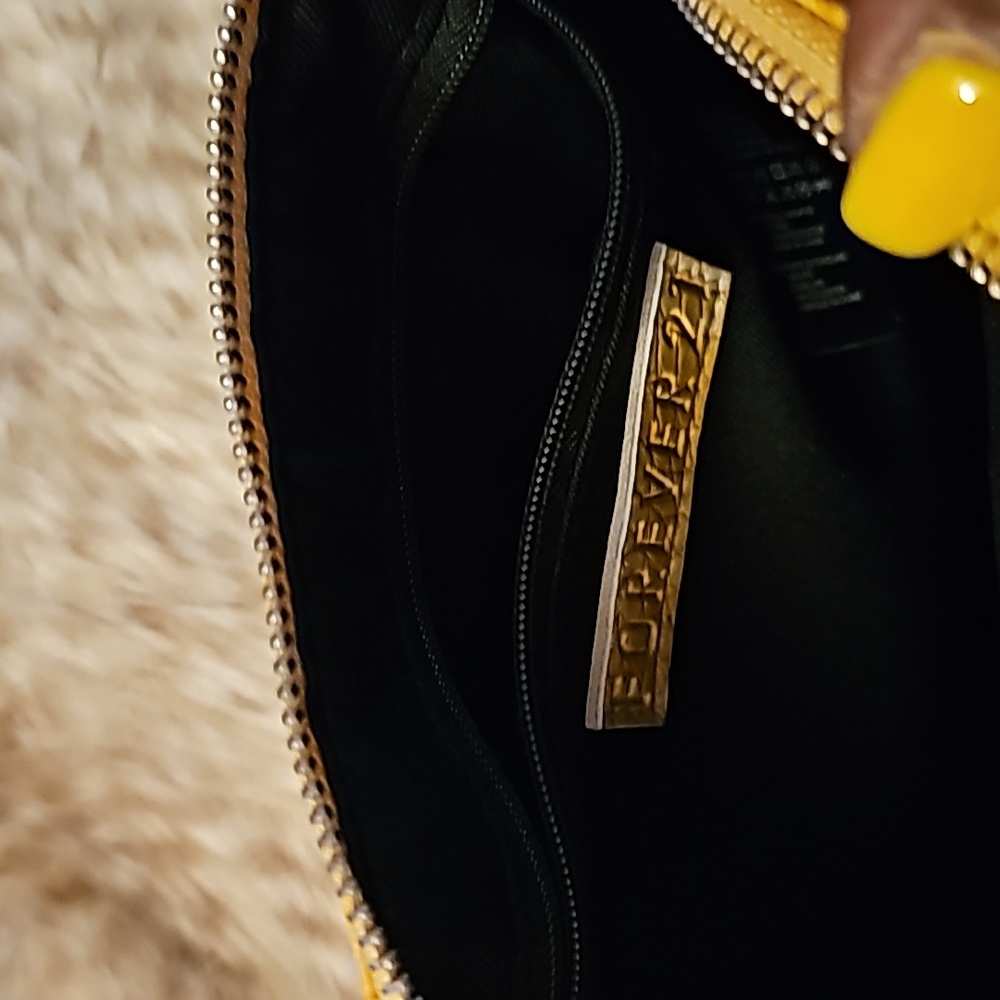 CUTE Yellow Snakeskin Crossbody - Picture 3 of 5
